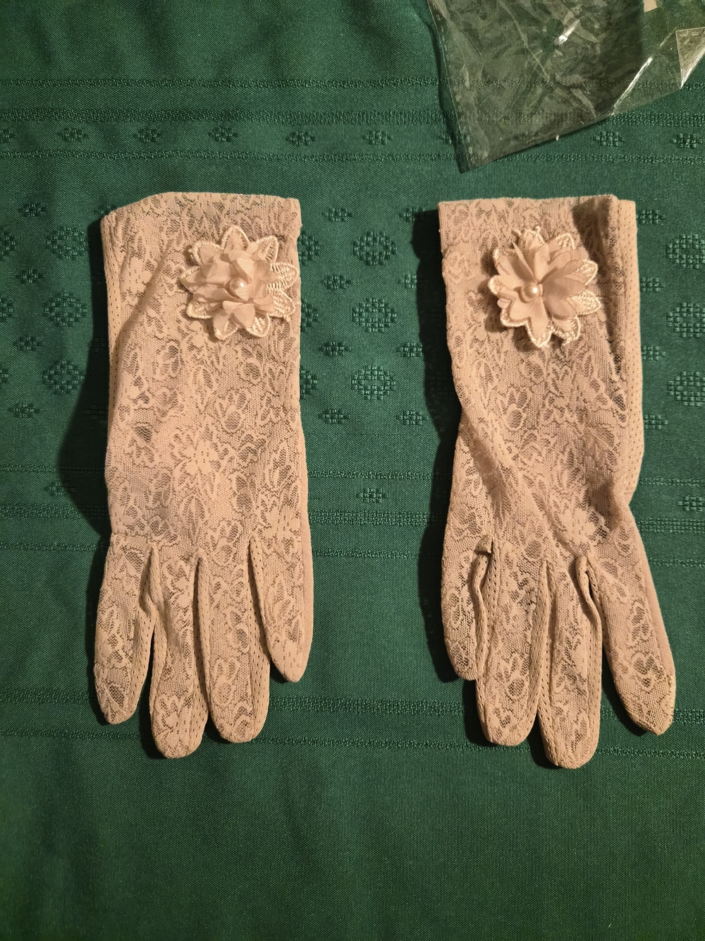 Women’s Lace Floral Applique Gloves in gray